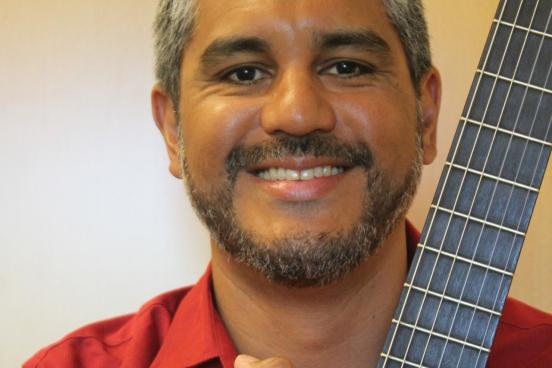 Classical guitarist Eric Cabalo