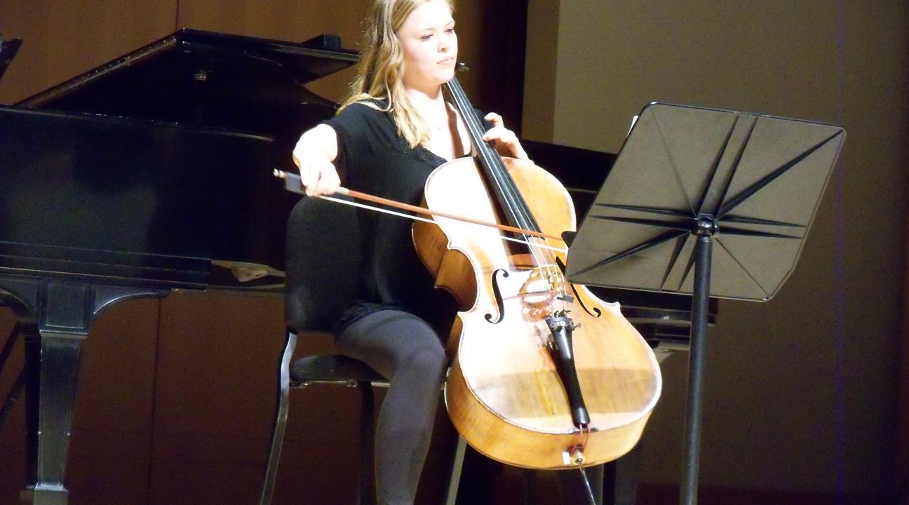 Concerto Competition winner Brynn Dally, cellist