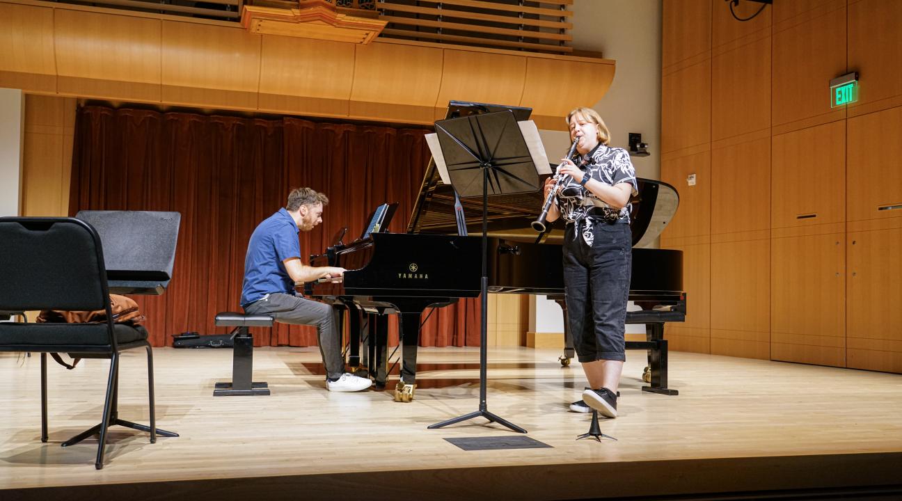 Emma Hofhenke performing clarinet with piano accompanist on stage