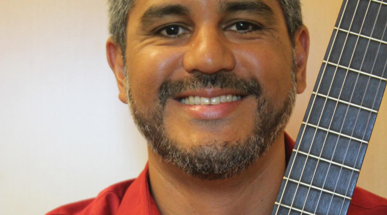 Classical guitarist Eric Cabalo