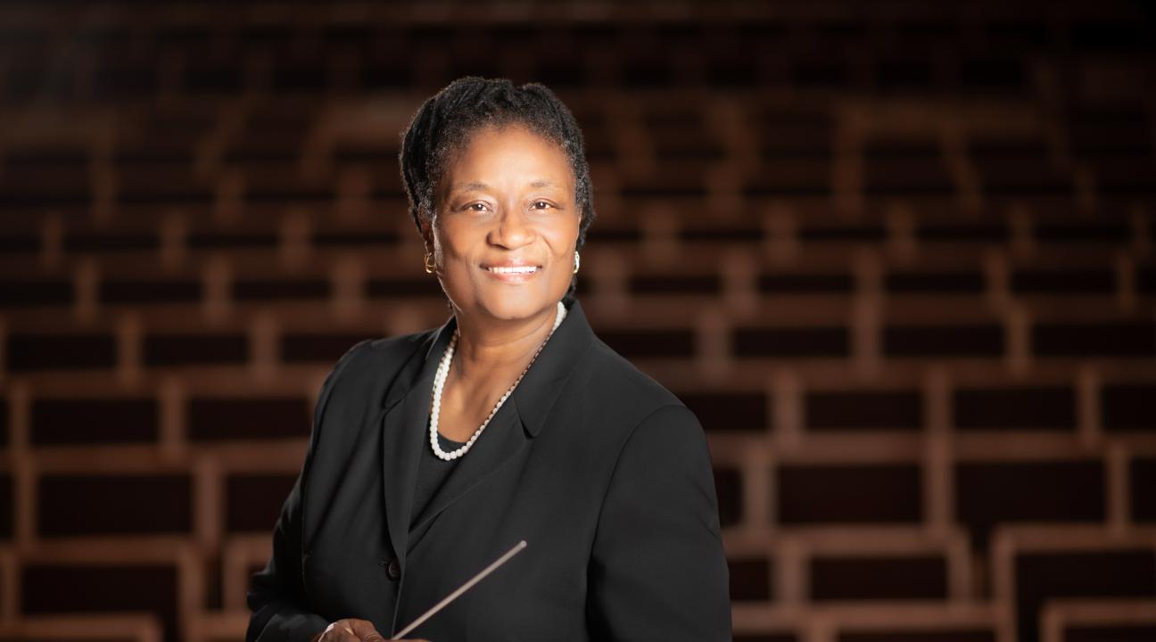 Lynne Morrow headshot