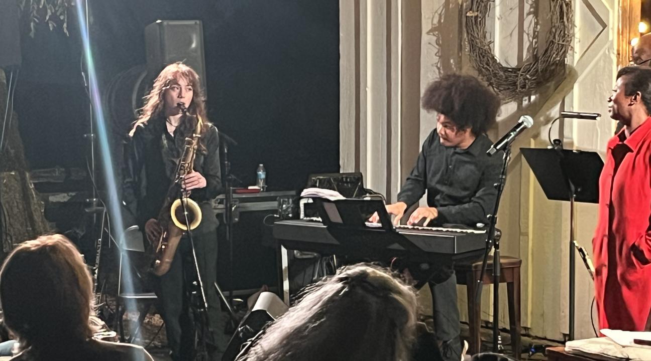 Estella and Jomei performing in front of a crowd