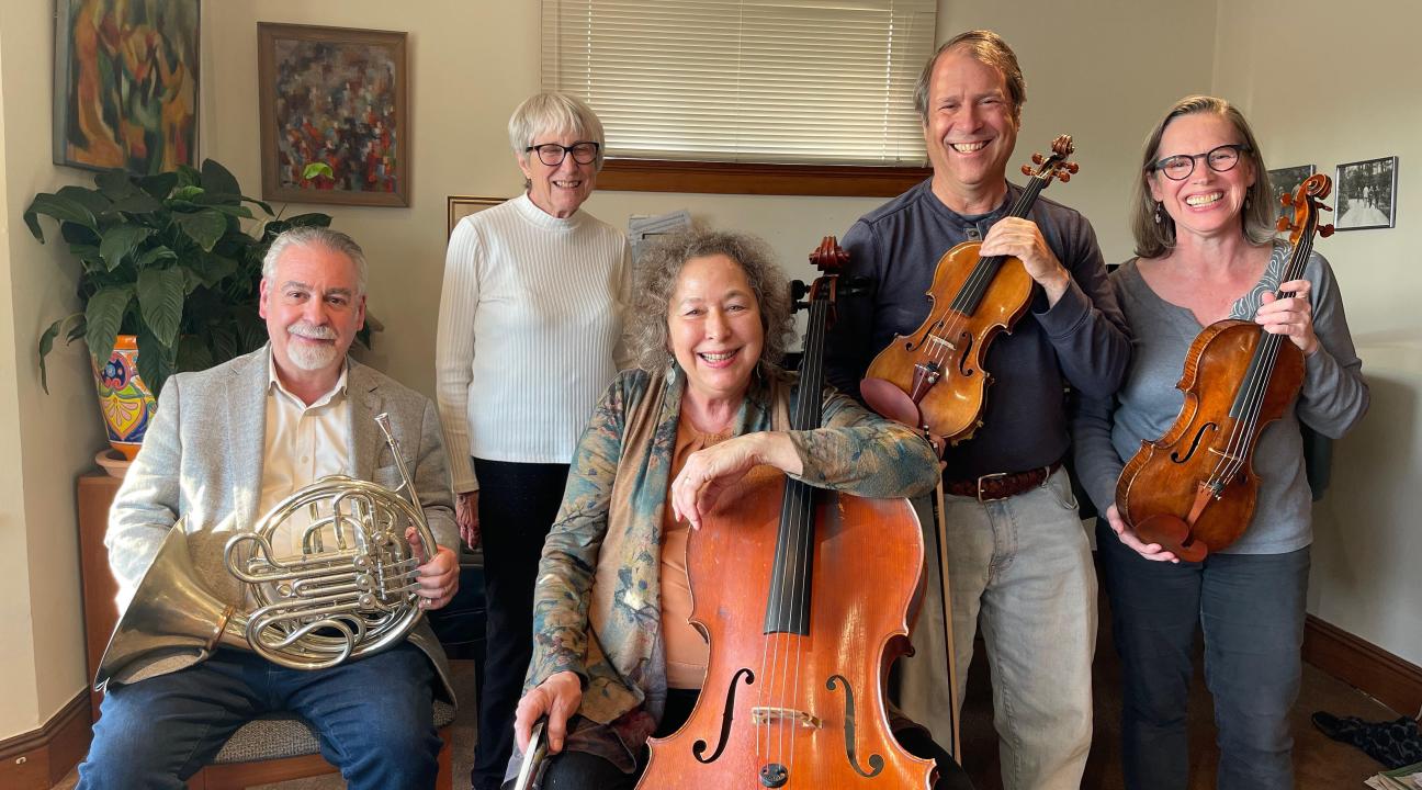 The navarro trio- group holding instruments