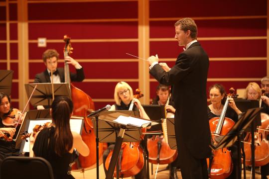 Alex Kahn conducting the Orchestra