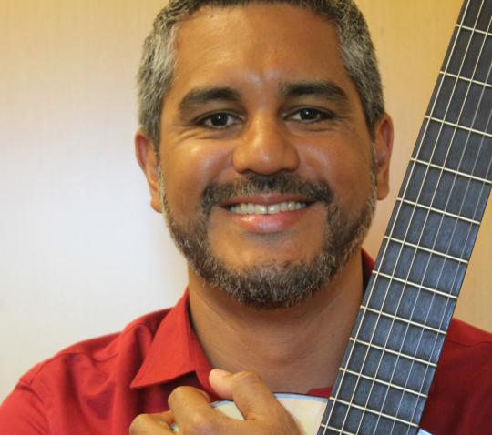 Classical guitarist Eric Cabalo