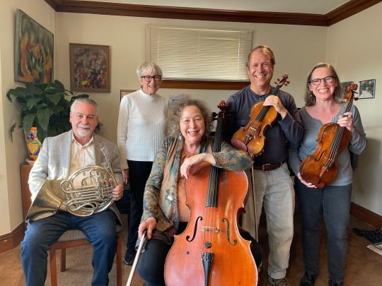 The navarro trio- group holding instruments